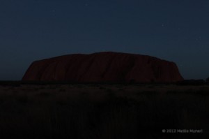 Dopo il tramonto, le stelle su Uluru