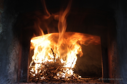 Fuoco nel forno a legna