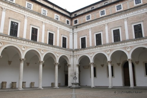 La corte interna del palazzo ducale 