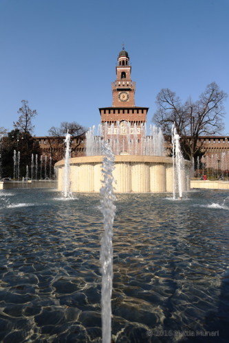 La fontana e la torre del Filarete a Milano